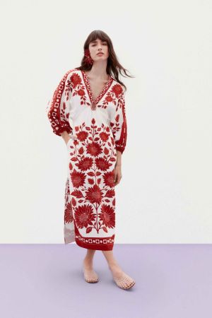 369644 TAPESTRY RED