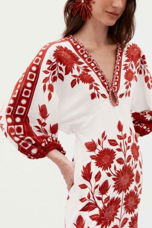 369644 TAPESTRY RED