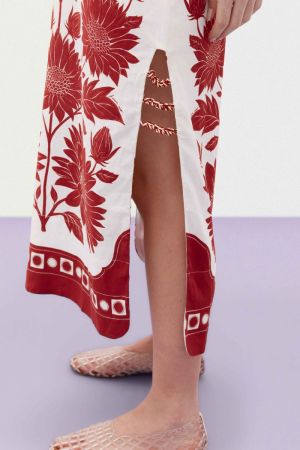369644 TAPESTRY RED